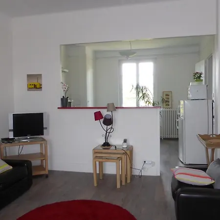 Etage Privatif 2 Ch 3 Etoiles Clim Calme Confort Grand Parking Gratuit Proche Creps Golf Hippodrome- 900 Metres Des Berges De L Allier Bellerive-sur-Allier