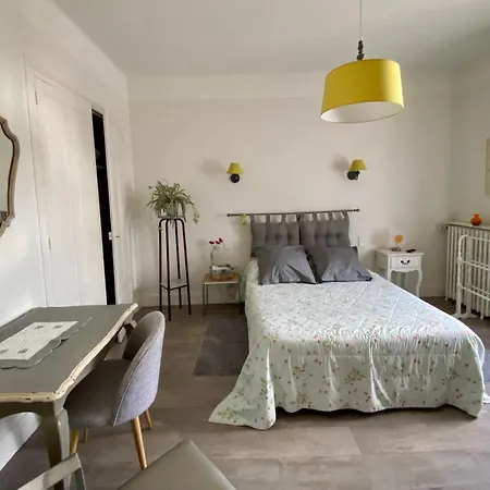 Etage Privatif 2 Ch 3 Etoiles Clim Calme Confort Grand Parking Gratuit Proche Creps Golf Hippodrome- 900 Metres Des Berges De L Allier Bed & Breakfast Bellerive-sur-Allier