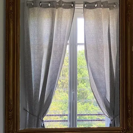 Etage Privatif 2 Ch 3 Etoiles Clim Calme Confort Grand Parking Gratuit Proche Creps Golf Hippodrome- 900 Metres Des Berges De L Allier Couette-café 3*