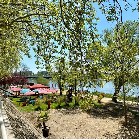 Etage Privatif 2 Ch 3 Etoiles Clim Calme Confort Grand Parking Gratuit Proche Creps Golf Hippodrome- 900 Metres Des Berges De L Allier