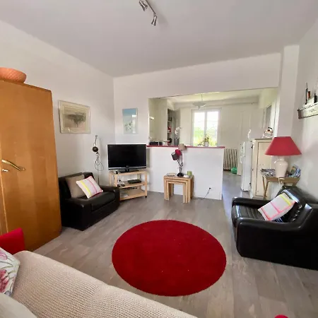 Etage Privatif 2 Ch 3 Etoiles Clim Calme Confort Grand Parking Gratuit Proche Creps Golf Hippodrome- 900 Metres Des Berges De L Allier Bellerive-sur-Allier