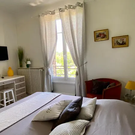 Etage Privatif 2 Ch 3 Etoiles Clim Calme Confort Grand Parking Gratuit Proche Creps Golf Hippodrome- 900 Metres Des Berges De L Allier Bellerive-sur-Allier