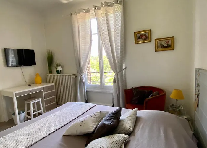 Grand F3 2 Ch Calme Confort Parking Rive Gauche Creps Hippodrome Golf Bellerive-sur-Allier